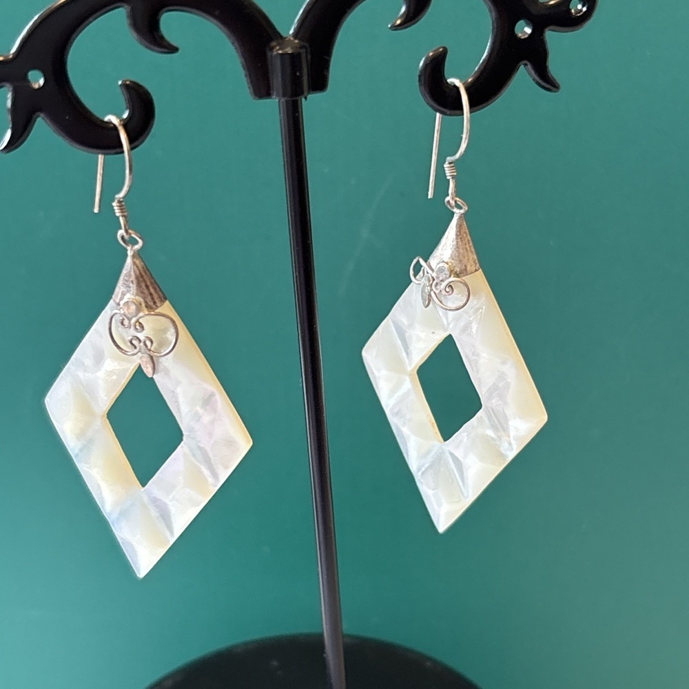 Mother Of Pearl And Silver Earrings‎
